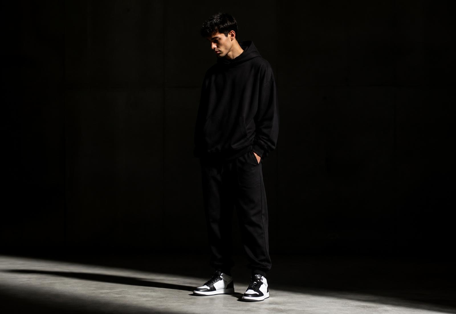 Editorial M-Shop: streetwear e sneakers
